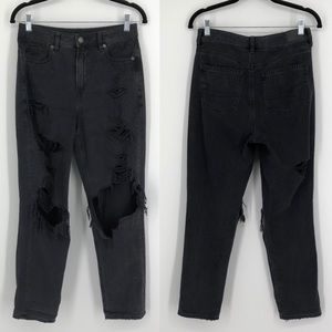 AMERICAN EAGLE Black Mom Jean Super Distressed